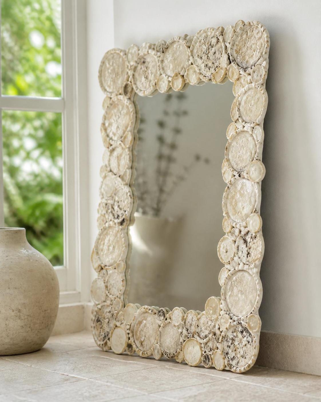 Miroir Line Vautrin : une pièce de patrimoine à identifier et entretenir avec soin 2 découvrez le miroir line vautrin, une pièce patrimoniale unique à identifier et à entretenir avec soin pour préserver son authenticité et sa valeur.