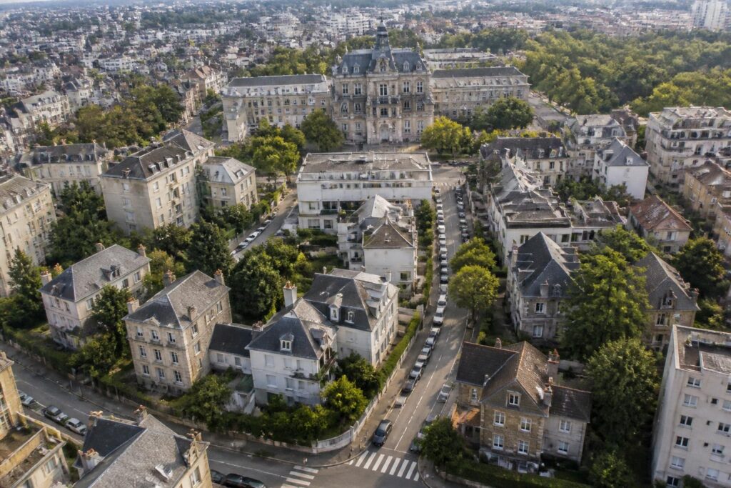 découvrez les communes où la taxe foncière 2026 atteint les montants les plus élevés et informez-vous sur les tendances fiscales locales pour mieux anticiper vos dépenses.