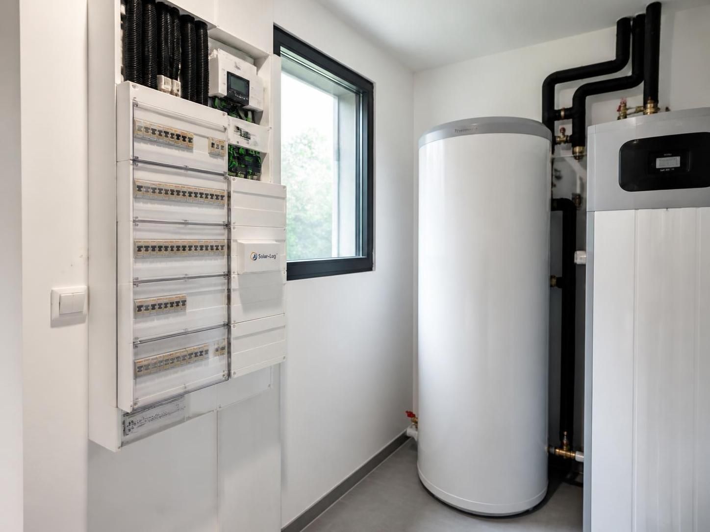 Autoconsommation Solaire : Comment Fonctionne un Routeur pour Chauffe-Eau et Son Potentiel de Rentabilité 2 découvrez comment un routeur pour chauffe-eau optimise l'autoconsommation solaire et améliore la rentabilité de votre installation énergétique.